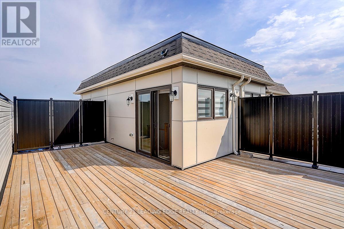 32 William Shearn Crescent, Markham, Ontario  L6C 3J4 - Photo 4 - N12976704