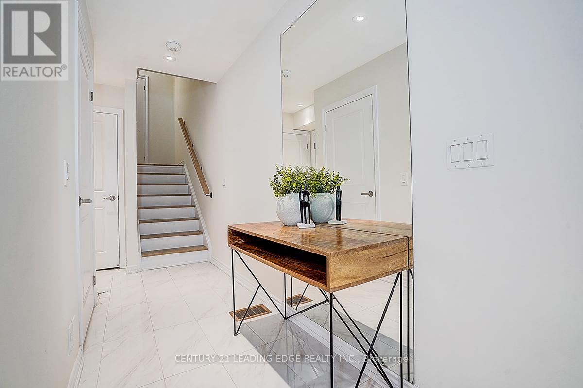 32 William Shearn Crescent, Markham, Ontario  L6C 3J4 - Photo 8 - N12976704