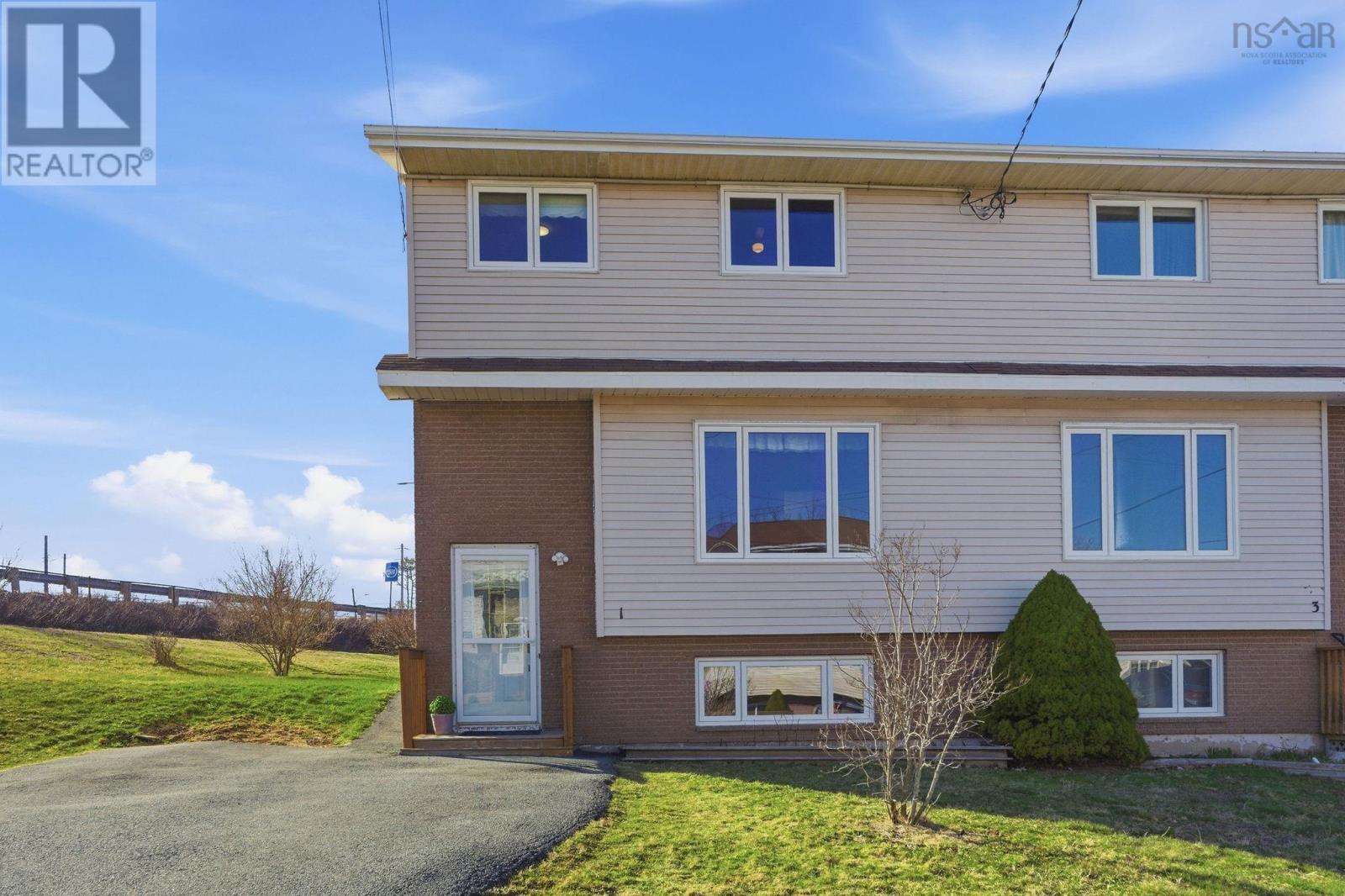 1 Oakwood Court, Dartmouth, Nova Scotia  B2W 5P8 - Photo 2 - 202607219