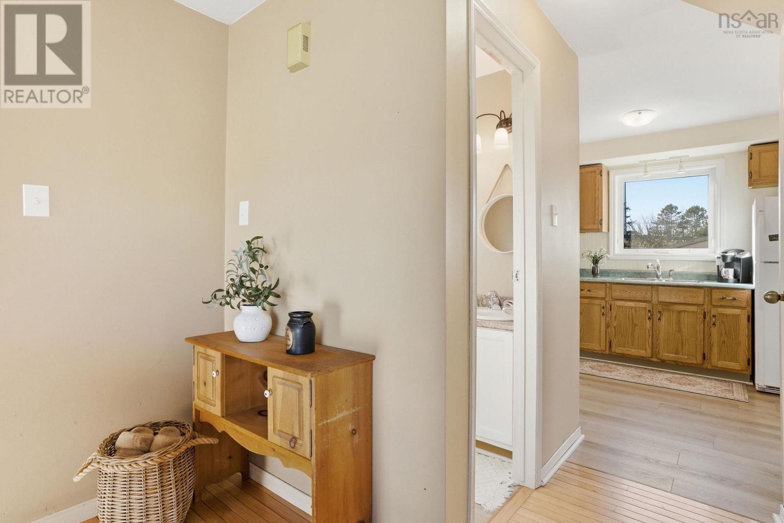 1 Oakwood Court, Dartmouth, Nova Scotia  B2W 5P8 - Photo 9 - 202607219