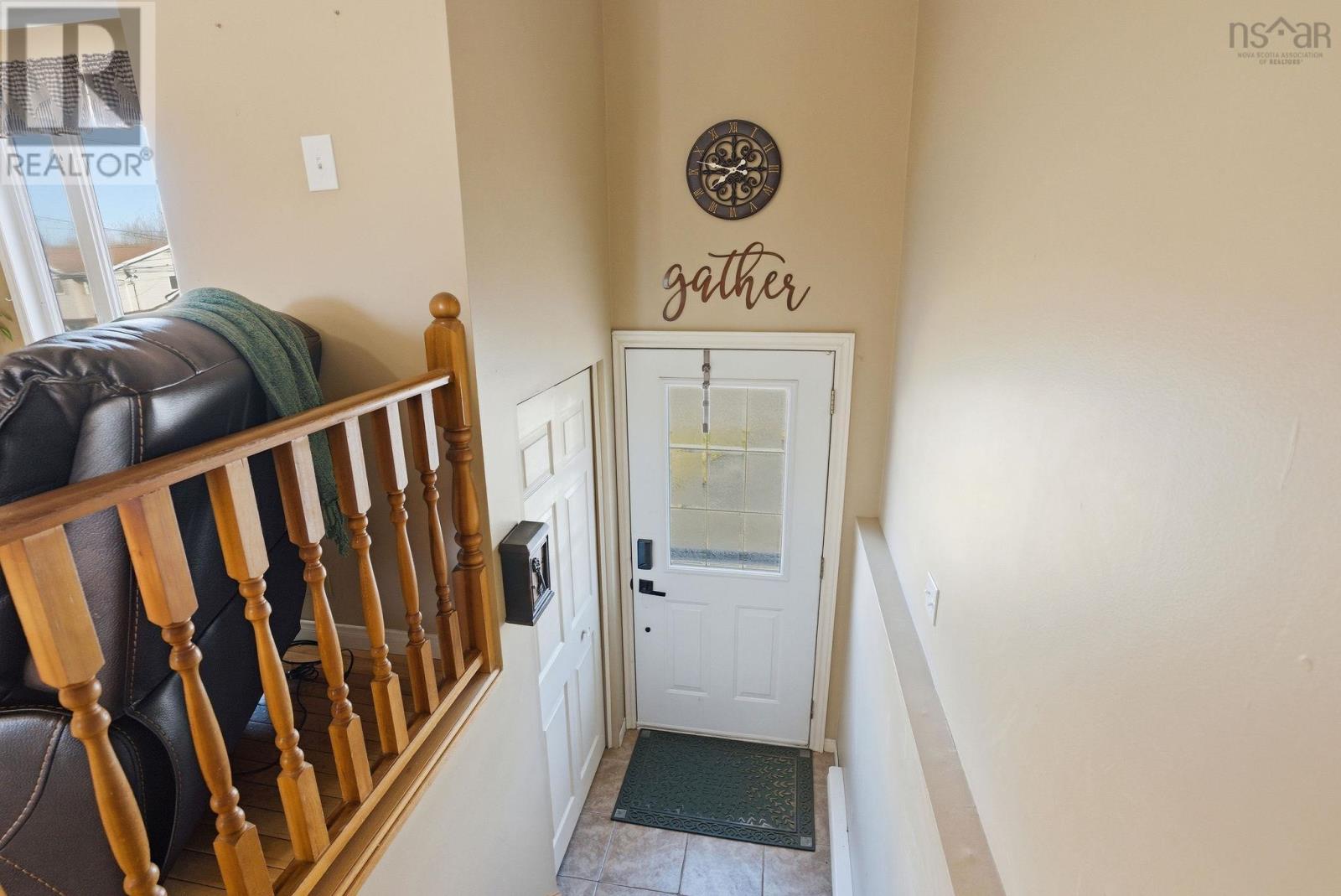 1 Oakwood Court, Dartmouth, Nova Scotia  B2W 5P8 - Photo 3 - 202607219