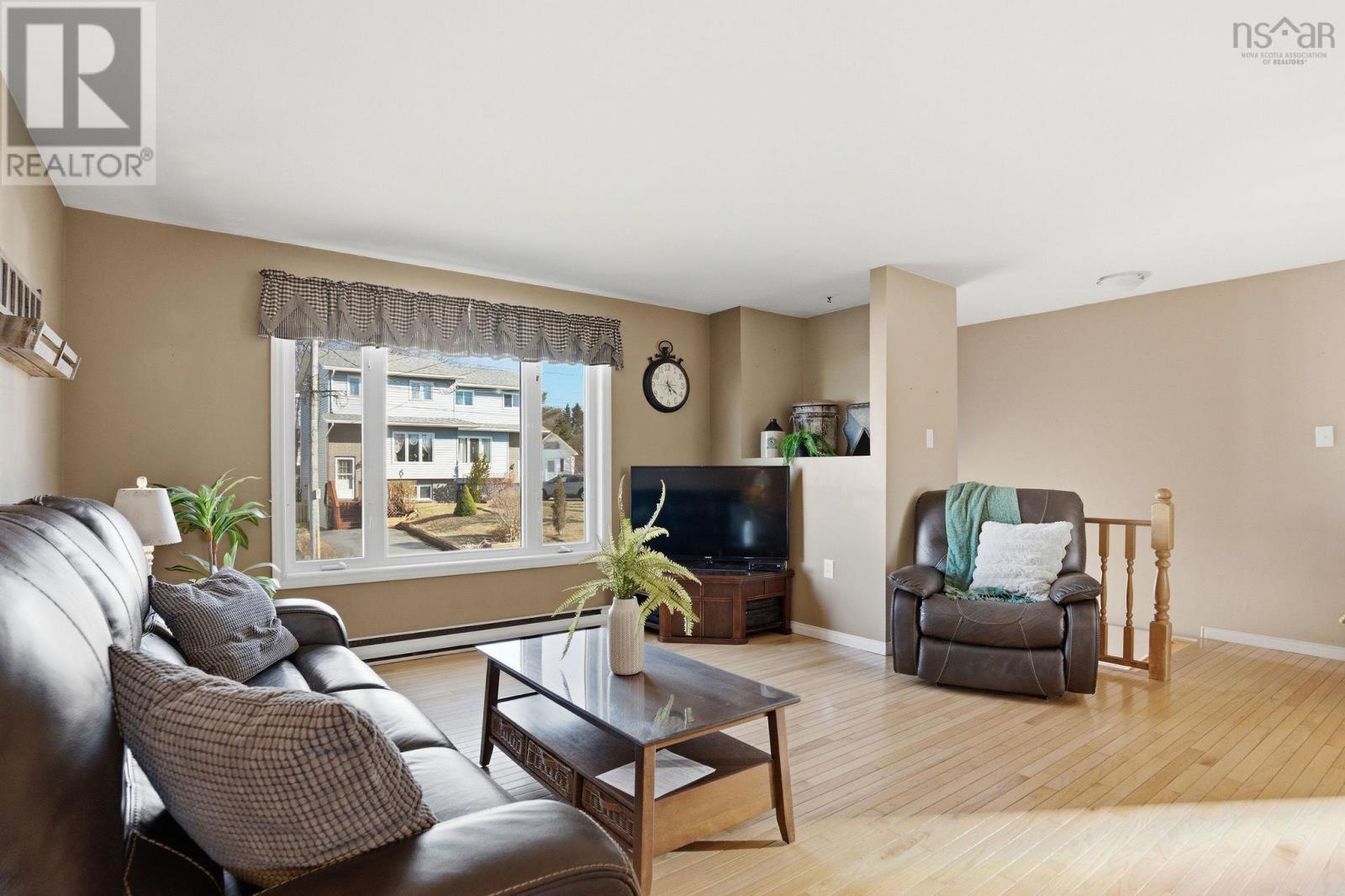 1 Oakwood Court, Dartmouth, Nova Scotia  B2W 5P8 - Photo 5 - 202607219