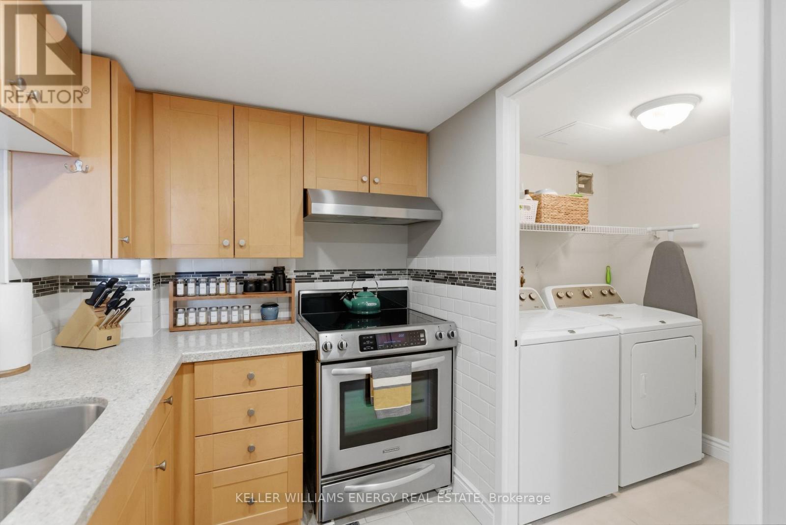 903 - 360 Watson Street W, Whitby, Ontario  L1N 9G2 - Photo 9 - E13001654