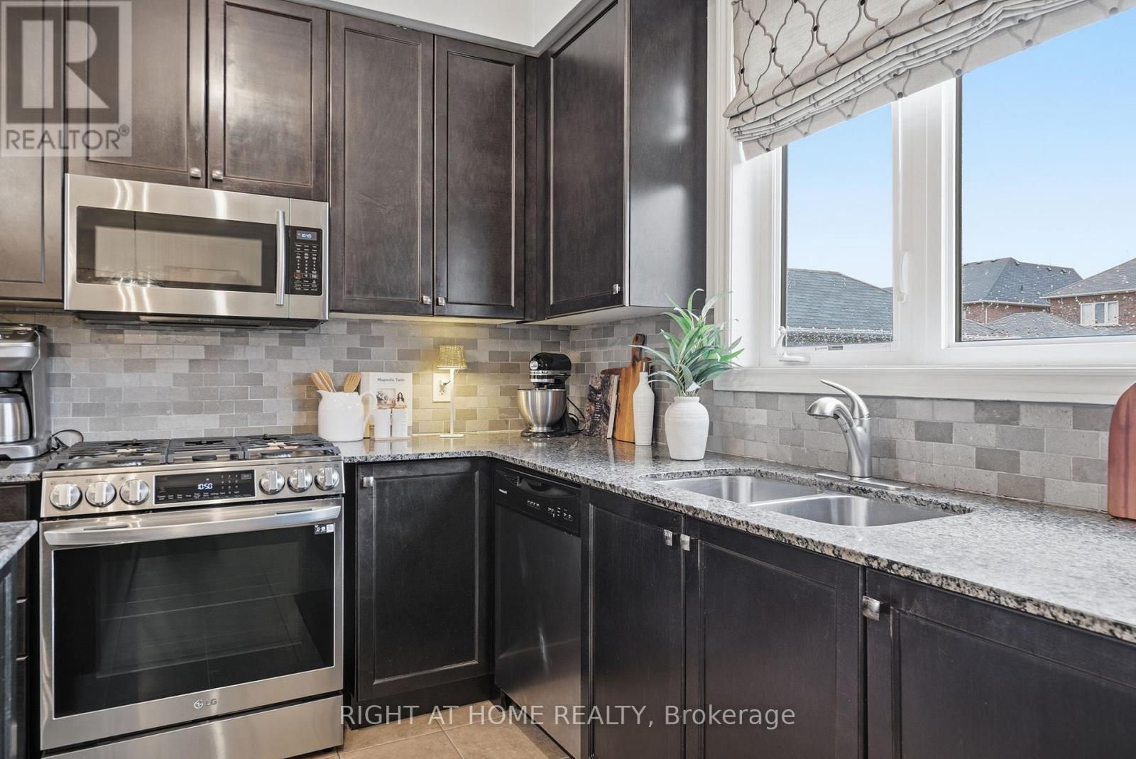 79 Ross Wright Avenue, Clarington, Ontario  L1C 3K7 - Photo 12 - E13001722