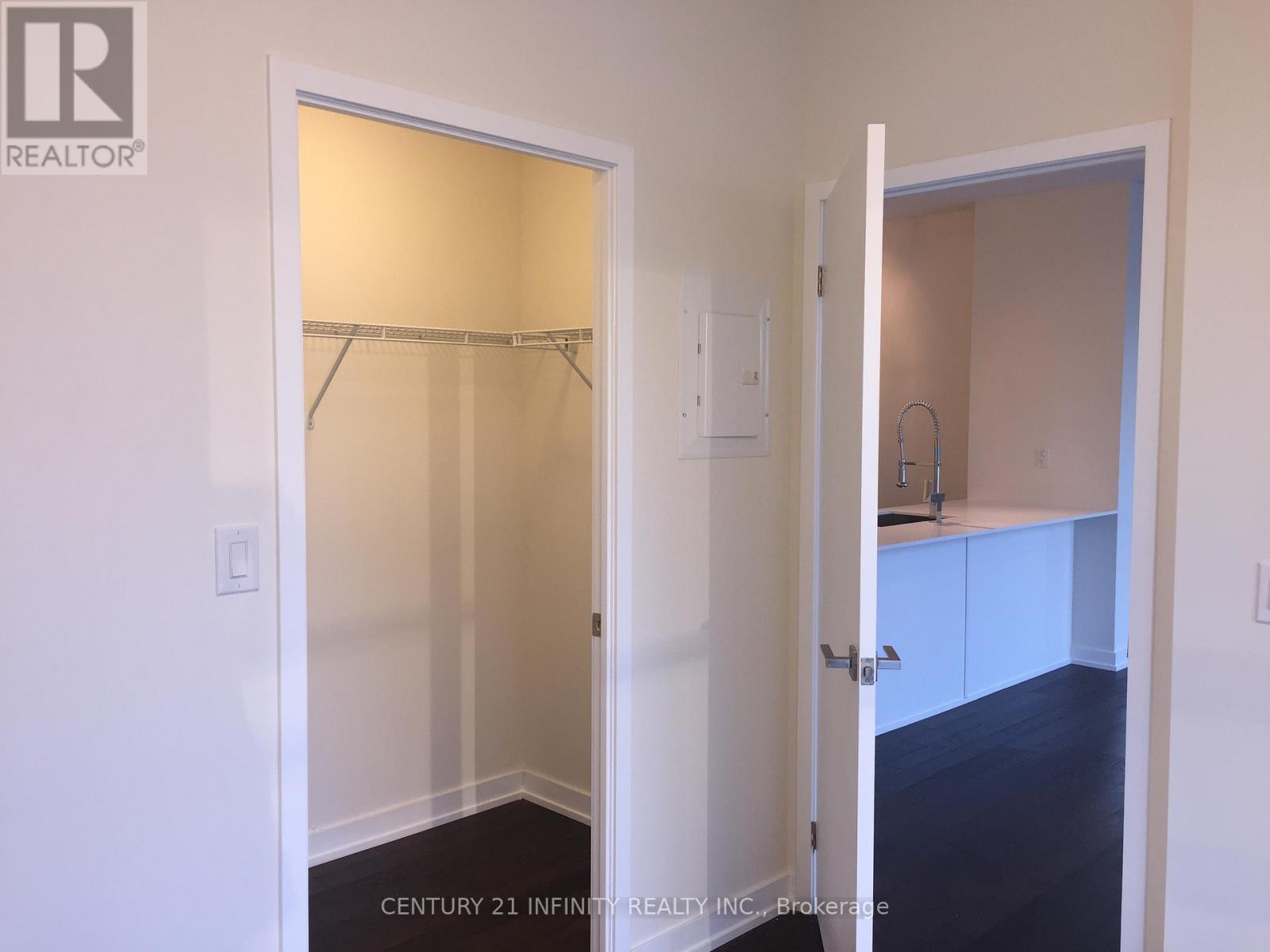 1705 - 4011 Brickstone Mews, Mississauga, Ontario  L5B 0J7 - Photo 16 - W13001796