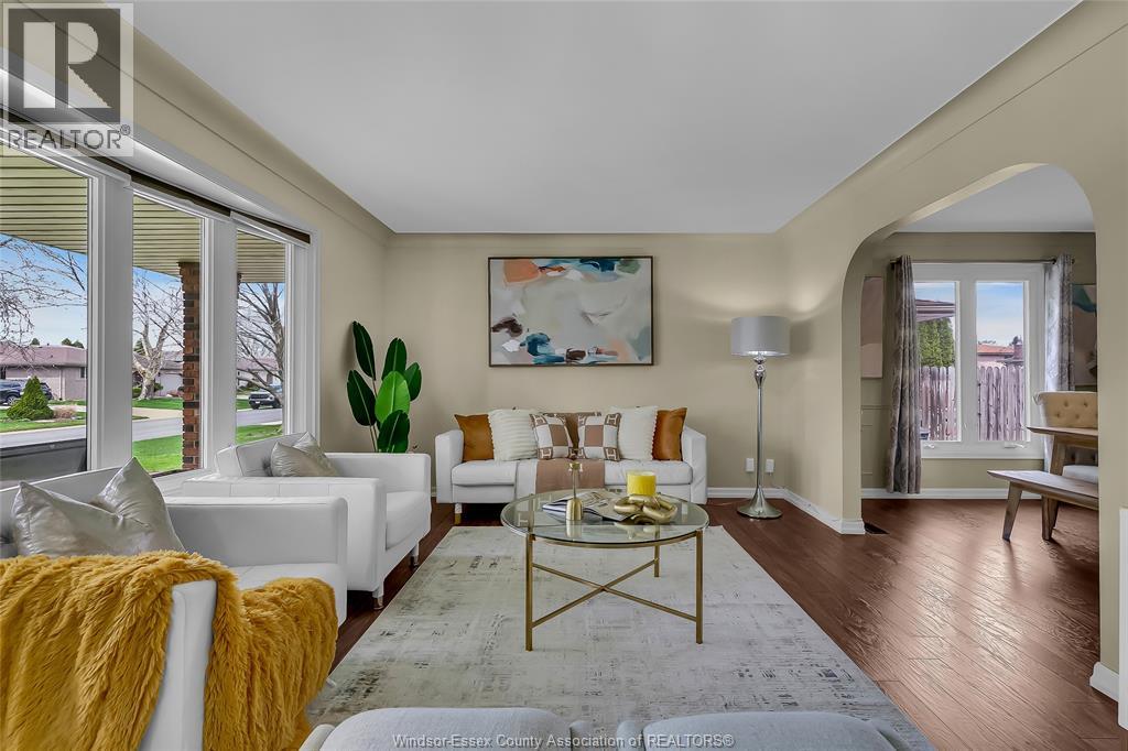 386 Woodridge, Tecumseh, Ontario  N8N 3A8 - Photo 2 - 26005798