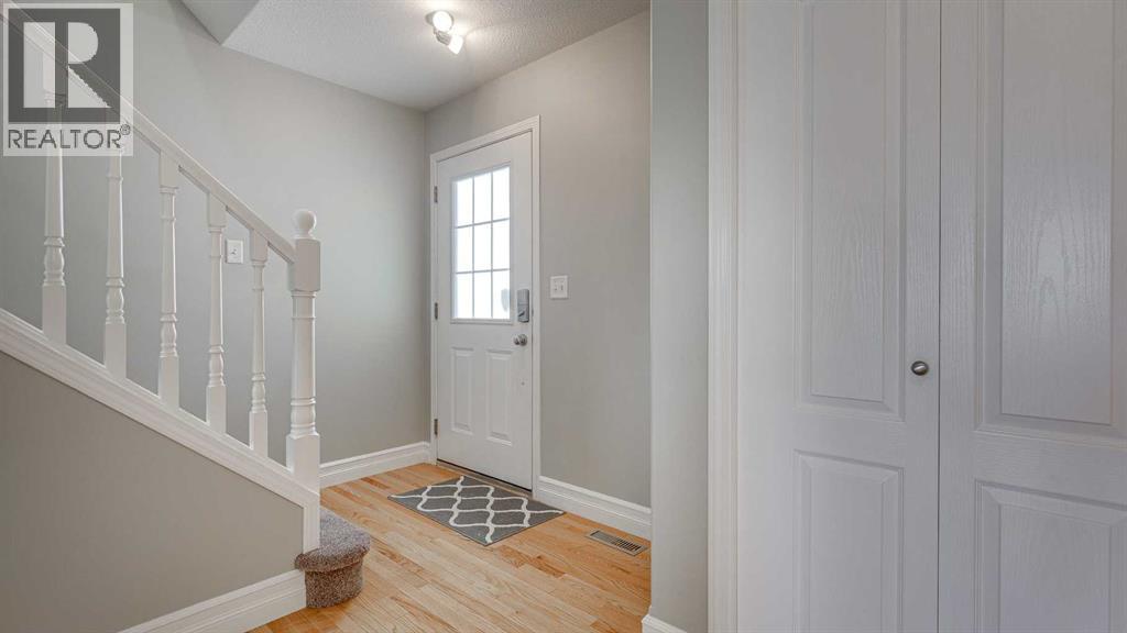 14 Arnold Close, Red Deer, Alberta  T4R 0H6 - Photo 3 - A2299006