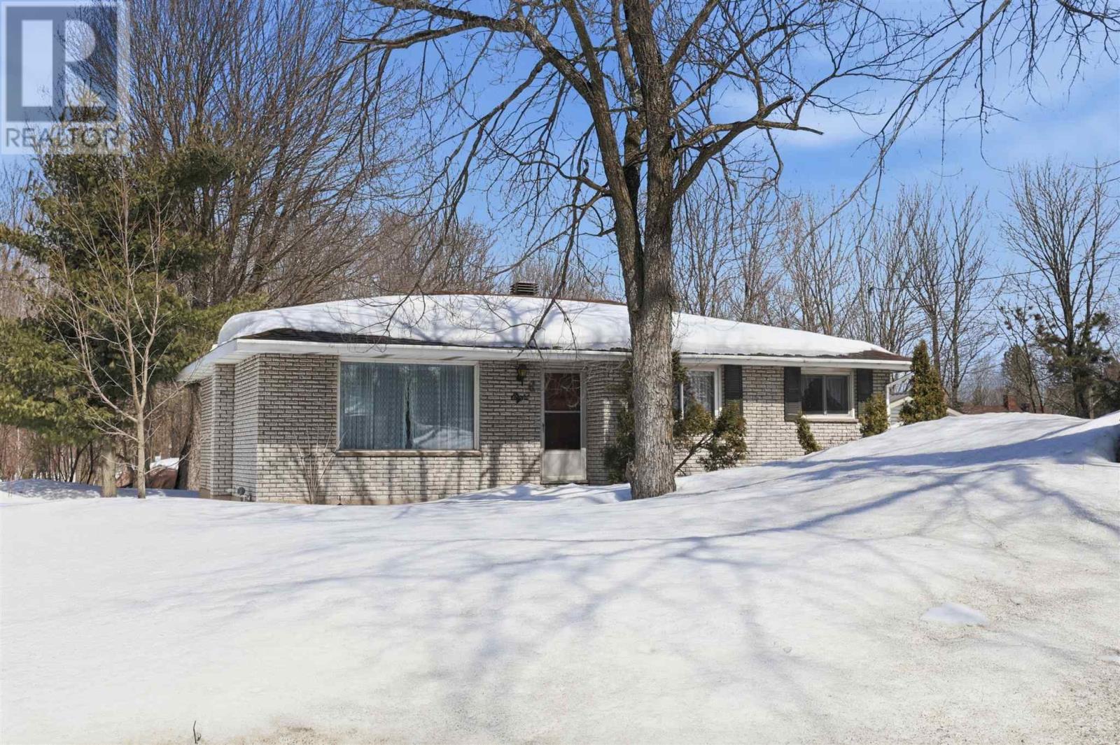 8 Ransome DR, Sault Ste. Marie, Ontario