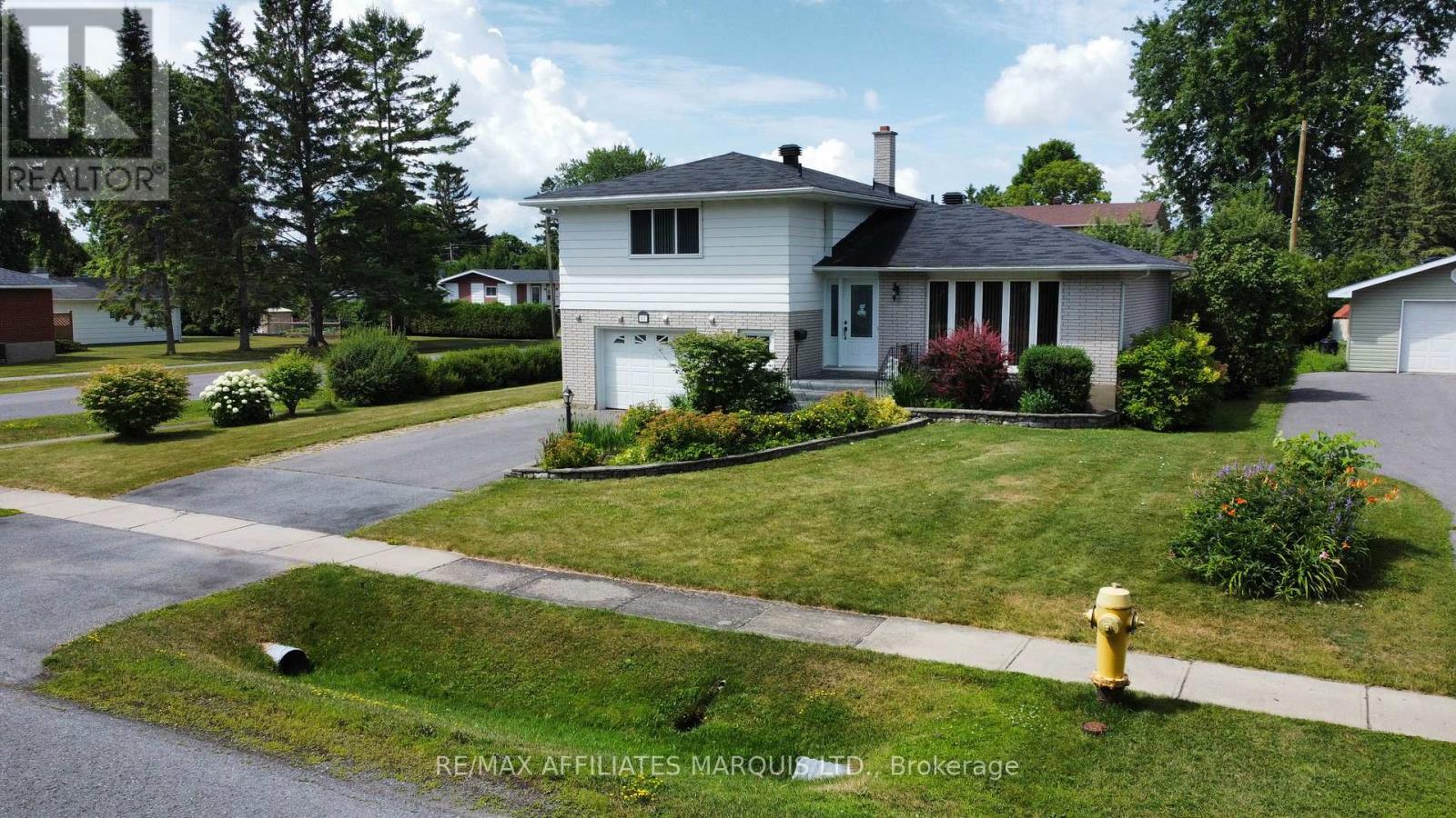 11 AULT DRIVE, South Stormont, Ontario