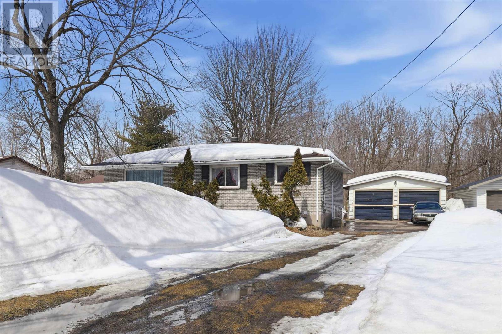 8 Ransome Dr, Sault Ste. Marie, Ontario  P6C 1N2 - Photo 2 - SM260682