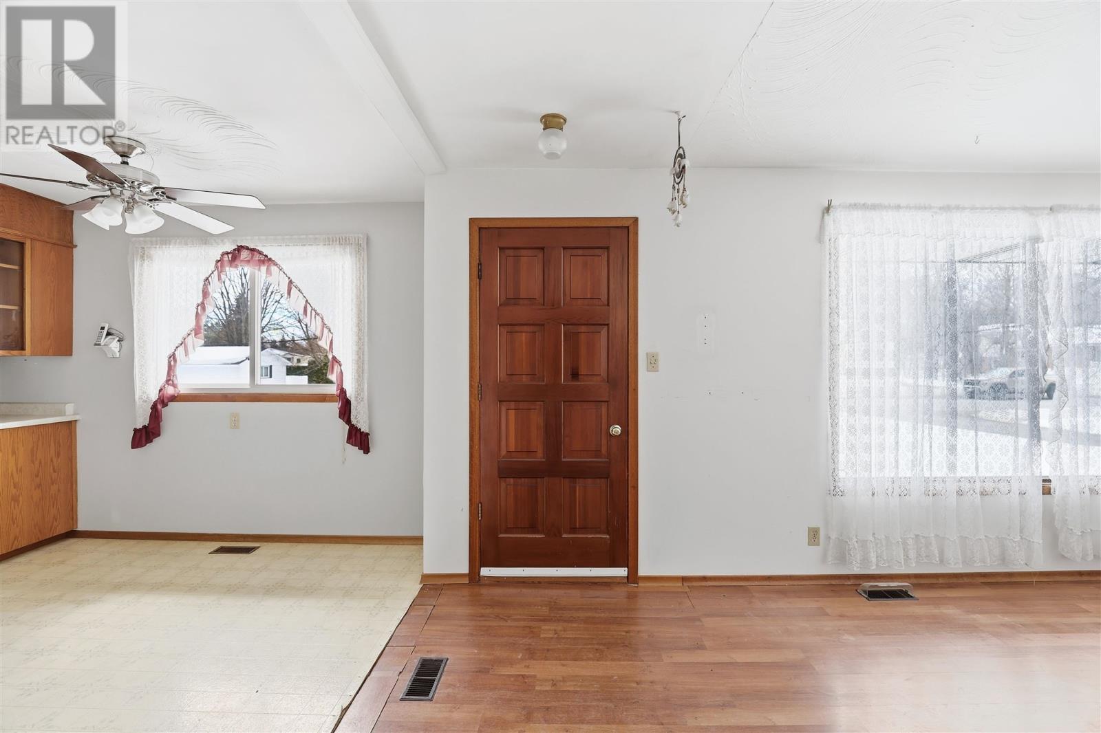 8 Ransome Dr, Sault Ste. Marie, Ontario  P6C 1N2 - Photo 3 - SM260682