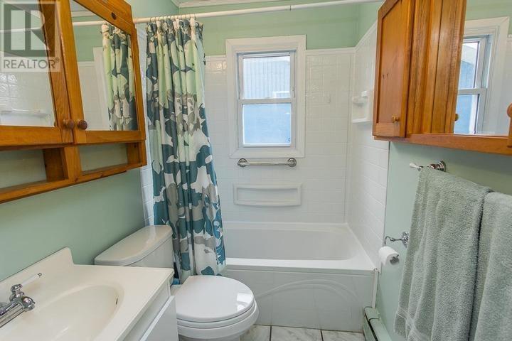 593 Pine St, Sault Ste. Marie, Ontario  P6B 3E8 - Photo 12 - SM260696