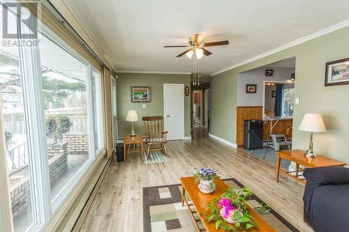 593 Pine St, Sault Ste. Marie, Ontario  P6B 3E8 - Photo 3 - SM260696