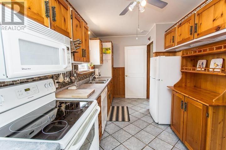 593 Pine St, Sault Ste. Marie, Ontario  P6B 3E8 - Photo 7 - SM260696