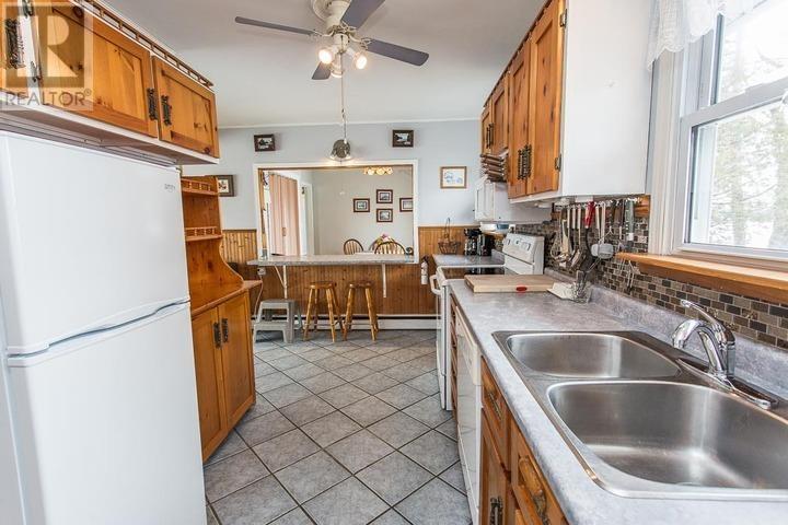 593 Pine St, Sault Ste. Marie, Ontario  P6B 3E8 - Photo 8 - SM260696