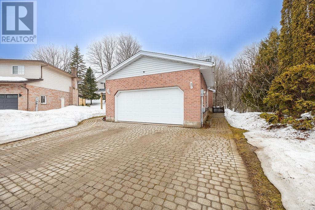 27 Plummer Cres, Sault Ste. Marie, Ontario  P6B 6E4 - Photo 2 - SM260695