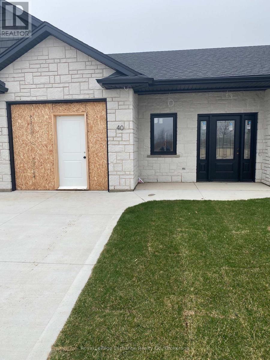 40 - 1071 Waterloo Street N, Saugeen Shores, Ontario N0H 2C3 - Photo 2 - X13001666
