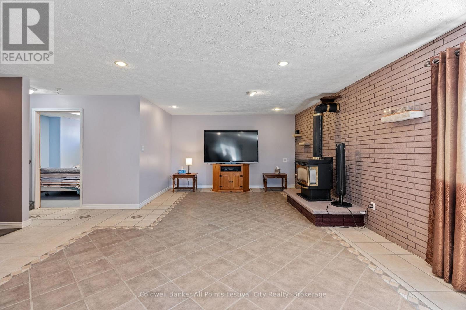 1 Crawford Street, North Huron, Ontario  N0G 2H0 - Photo 28 - X13001744