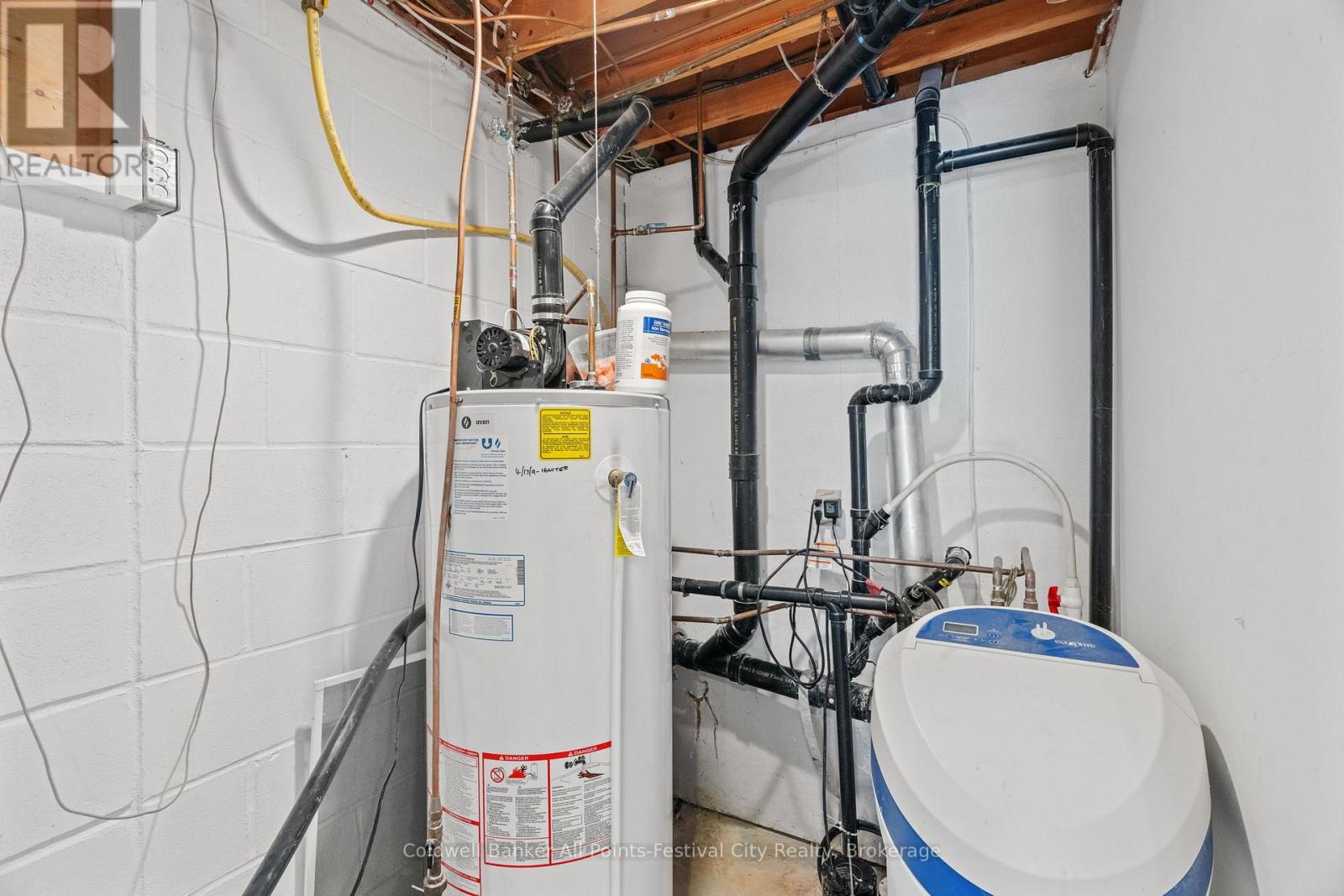 1 Crawford Street, North Huron, Ontario  N0G 2H0 - Photo 35 - X13001744