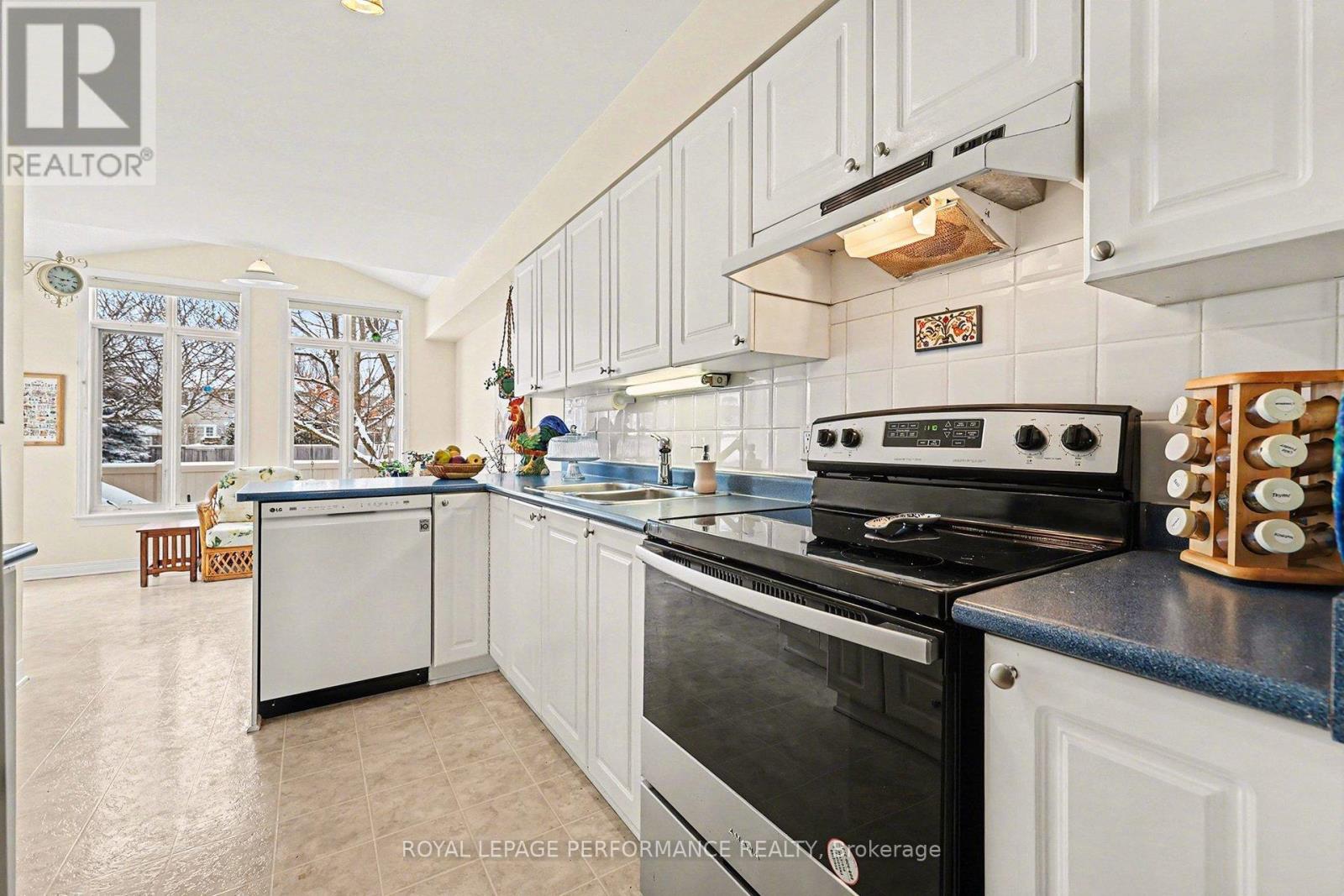 214 Windhurst Drive, Ottawa, Ontario  K2G 6H9 - Photo 10 - X13001546