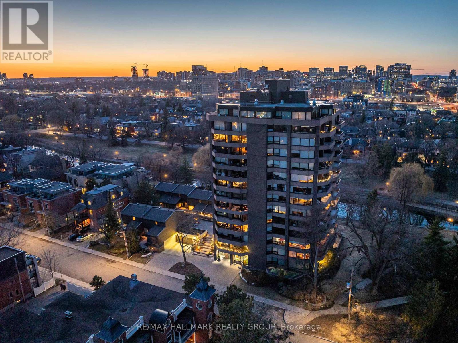 TH2 - 300 QUEEN ELIZABETH DRIVE, Ottawa, Ontario