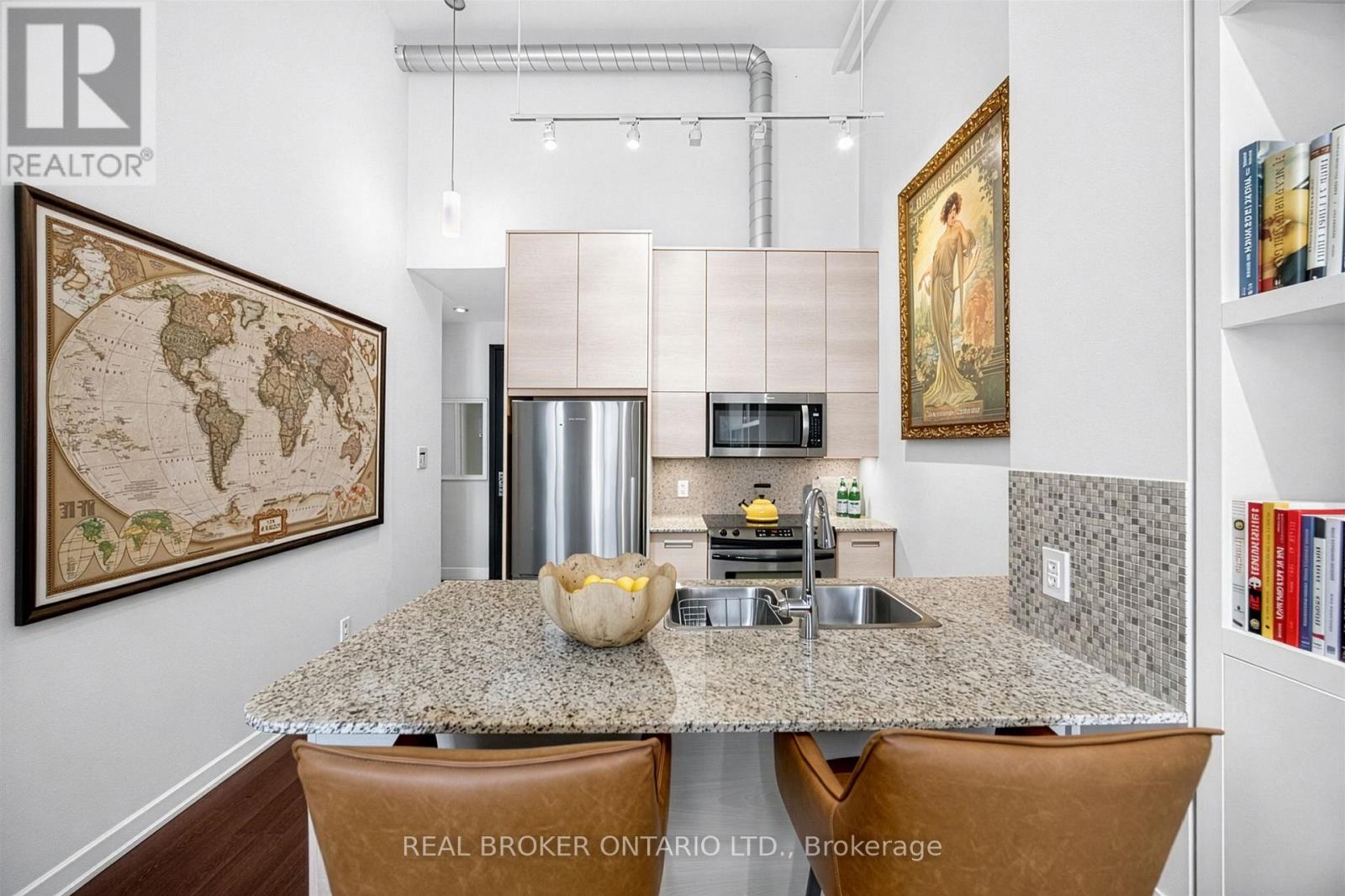 209 - 380 Macpherson Avenue, Toronto, Ontario  M4V 3E3 - Photo 10 - C13001650