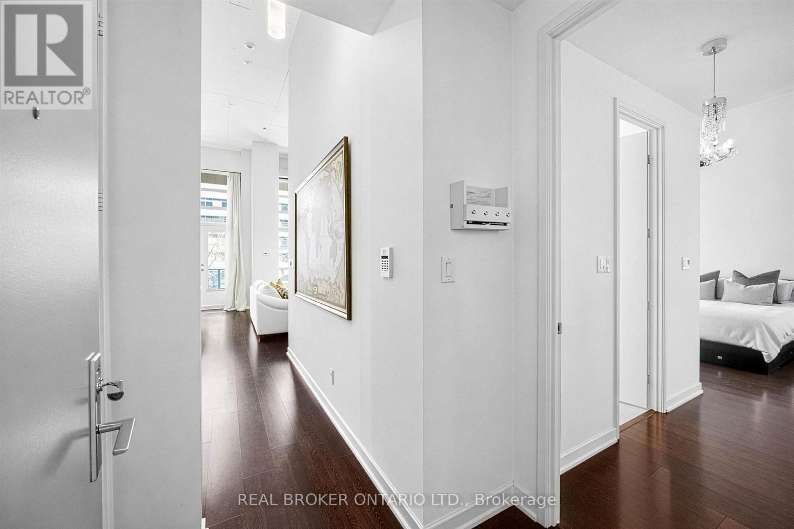 209 - 380 Macpherson Avenue, Toronto, Ontario  M4V 3E3 - Photo 2 - C13001650