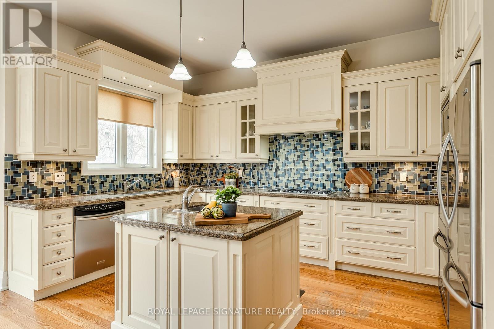 12 Silverton Avenue, Toronto, Ontario  M3H 3E6 - Photo 11 - C13001850