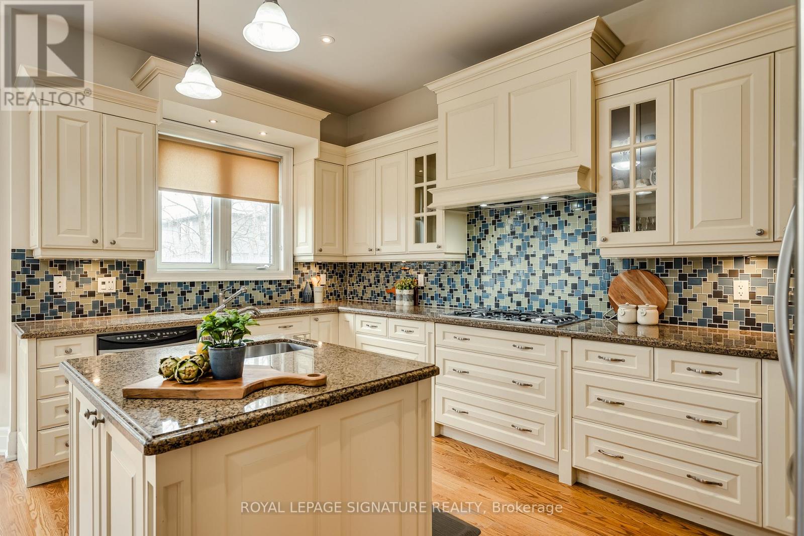 12 Silverton Avenue, Toronto, Ontario  M3H 3E6 - Photo 13 - C13001850