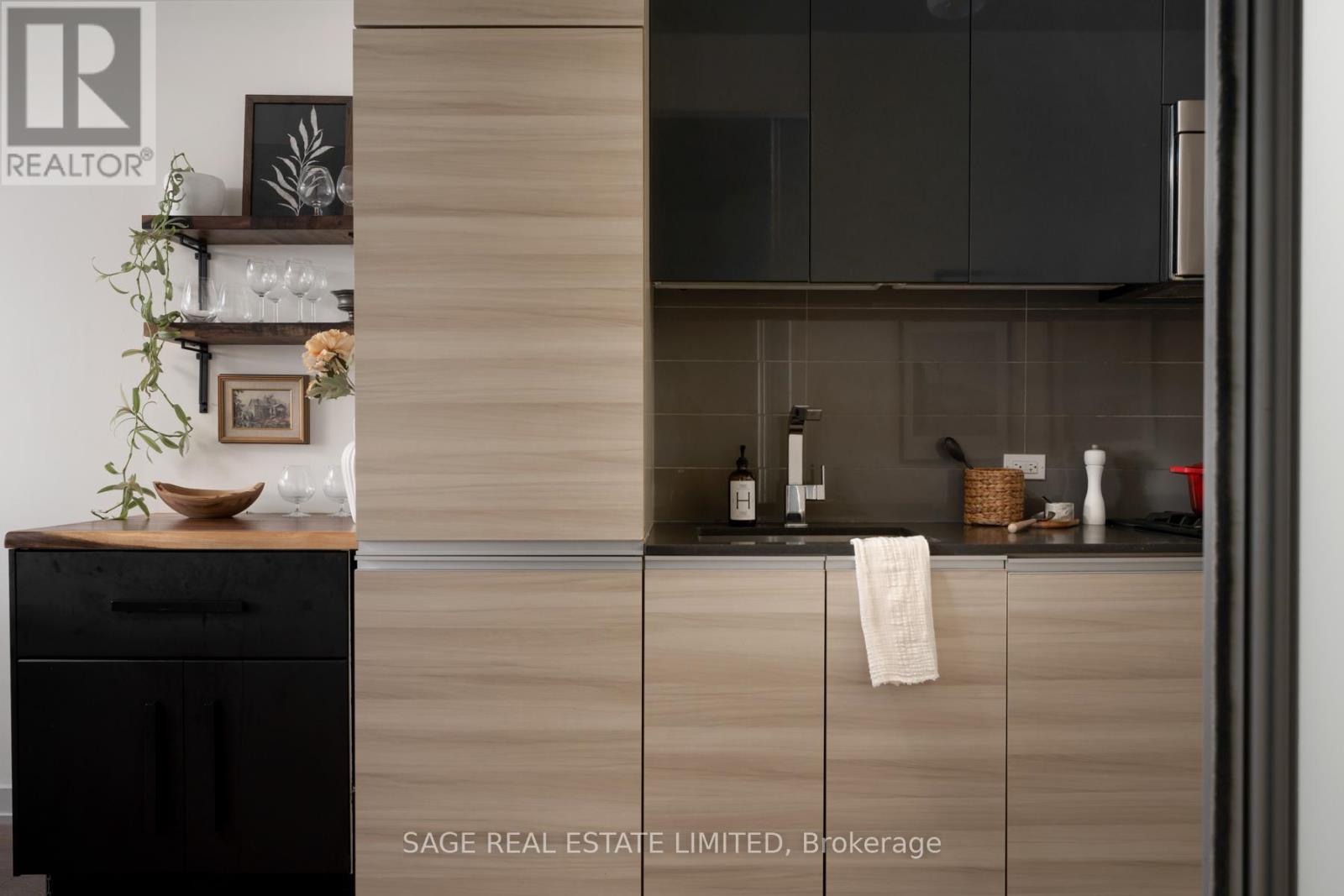 403 - 1238 Dundas Street E, Toronto, Ontario  M4M 1S3 - Photo 14 - E13001514