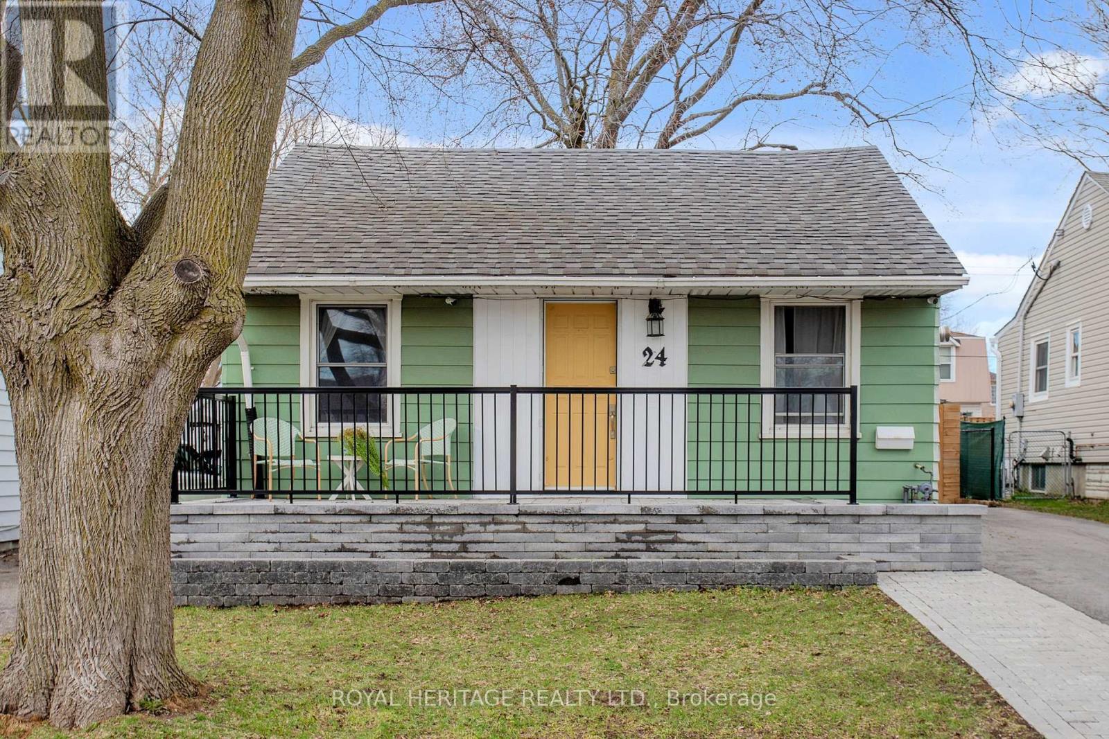 24 YORK STREET, Ajax, Ontario