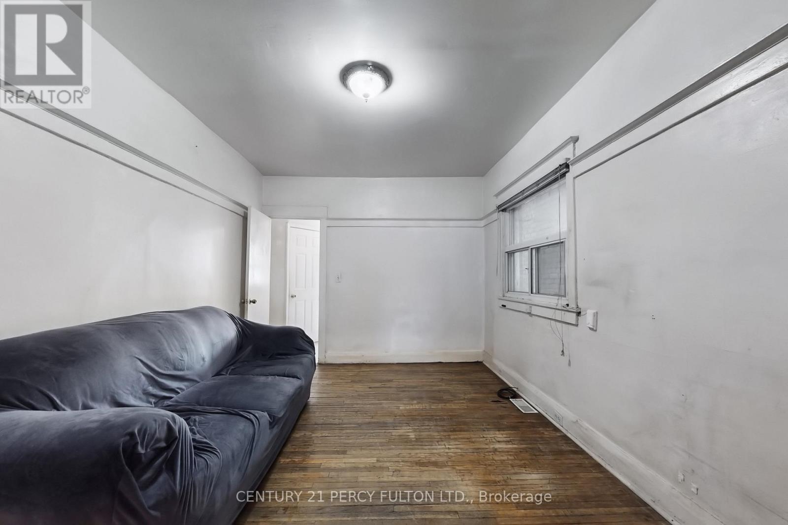 366 Coxwell Avenue, Toronto, Ontario  M4L 3B7 - Photo 12 - E13001752