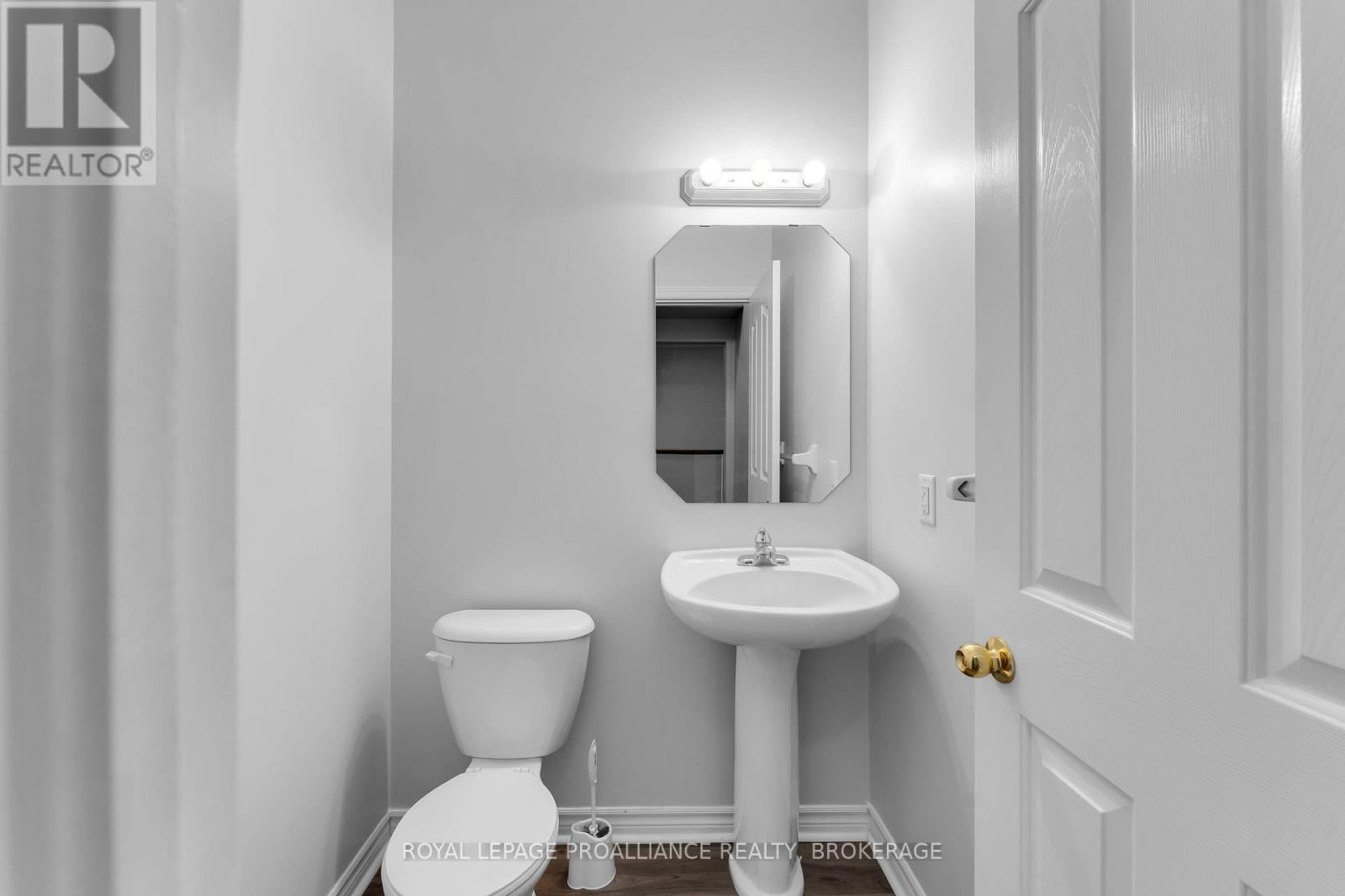 500 Conservatory Drive, Kingston, Ontario  K7M 9C8 - Photo 5 - X12861290