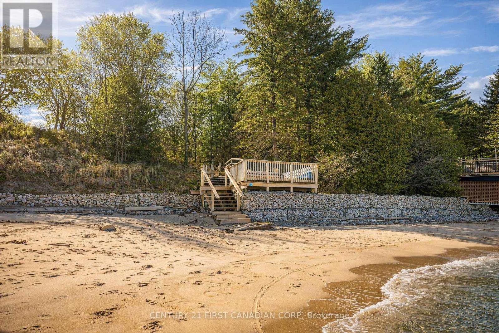 10277 Grand Oaks Drive, Lambton Shores, Ontario  N0M 1T0 - Photo 38 - X13001476