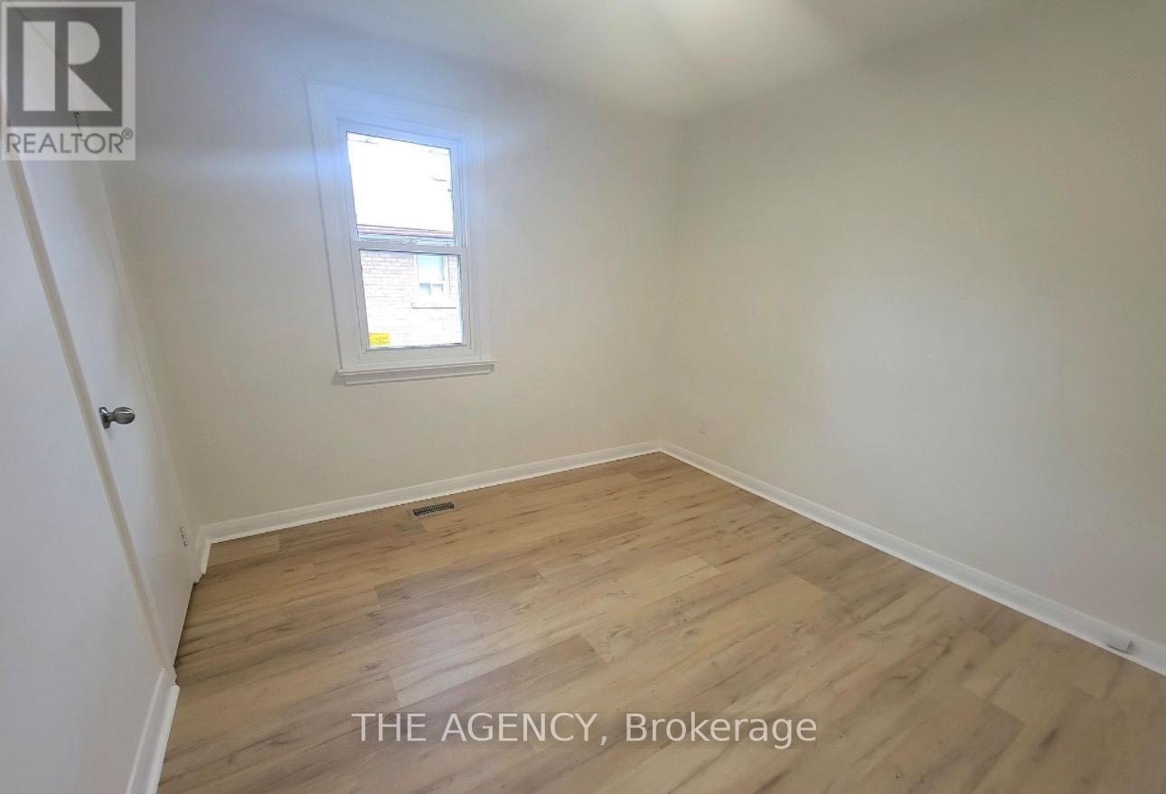 Main Floor - 26 Beaverbrook Avenue, Toronto, Ontario  M9B 2M9 - Photo 7 - W12989644