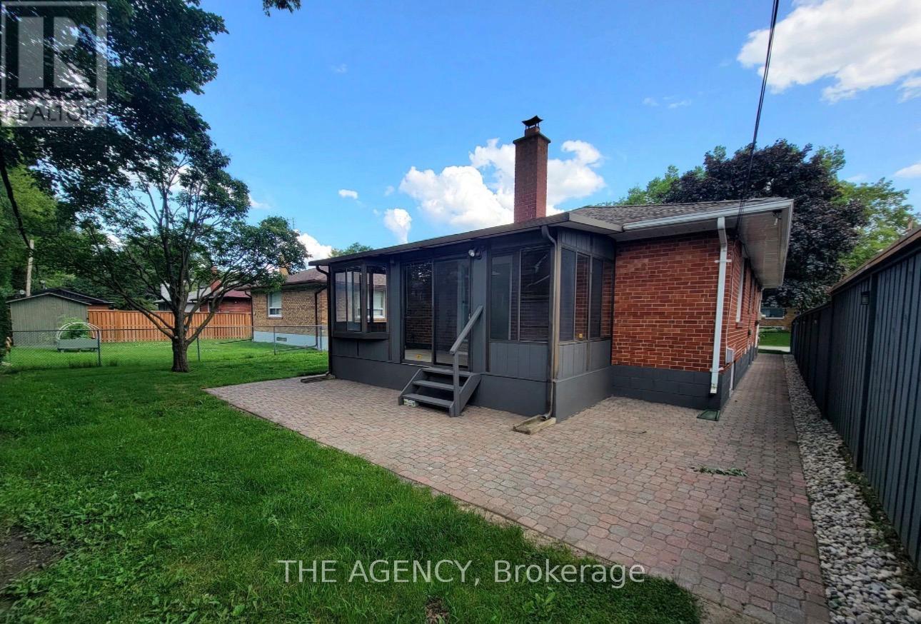 Main Floor - 26 Beaverbrook Avenue, Toronto, Ontario  M9B 2M9 - Photo 12 - W12989644