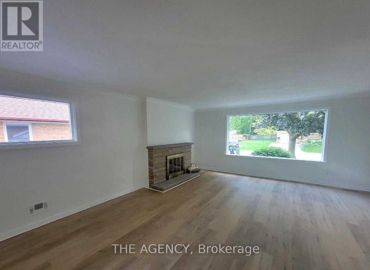 Main Floor - 26 Beaverbrook Avenue, Toronto, Ontario  M9B 2M9 - Photo 3 - W12989644