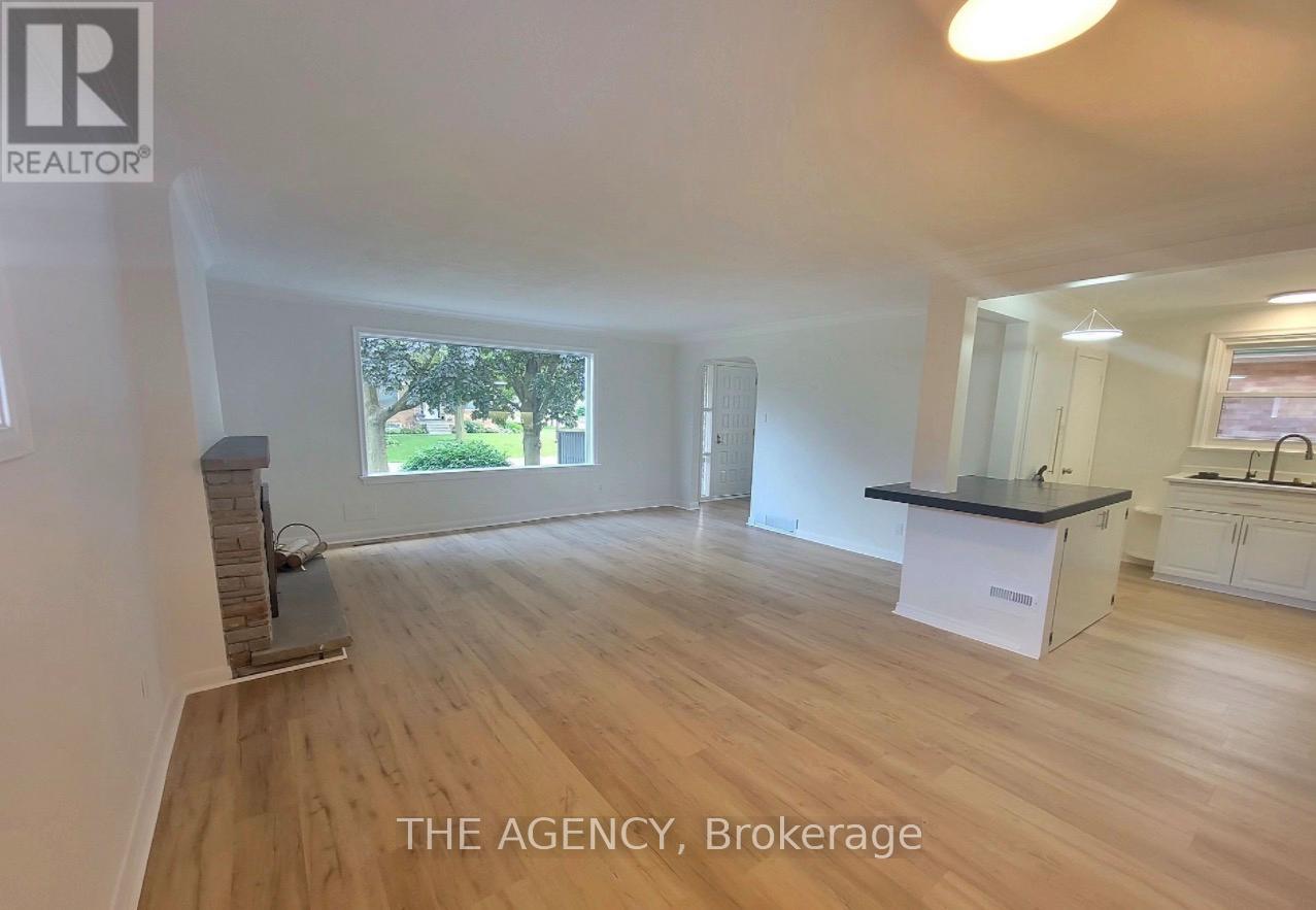 Main Floor - 26 Beaverbrook Avenue, Toronto, Ontario  M9B 2M9 - Photo 4 - W12989644