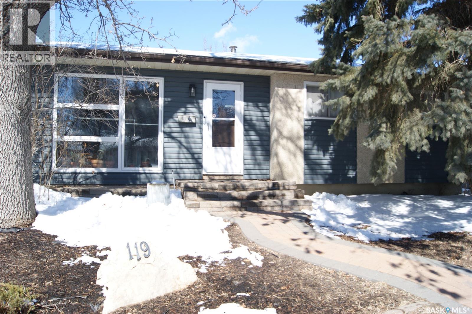 119 Ramsay Court, Saskatoon, Saskatchewan S7H 4H3 - Photo 1 - SK032538