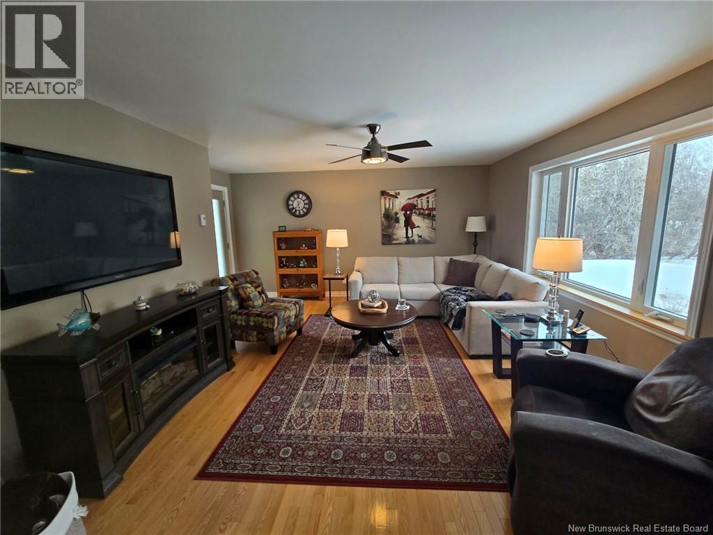 81 Principale, Pointe-Verte, New Brunswick  E8J 2W2 - Photo 33 - NB137235