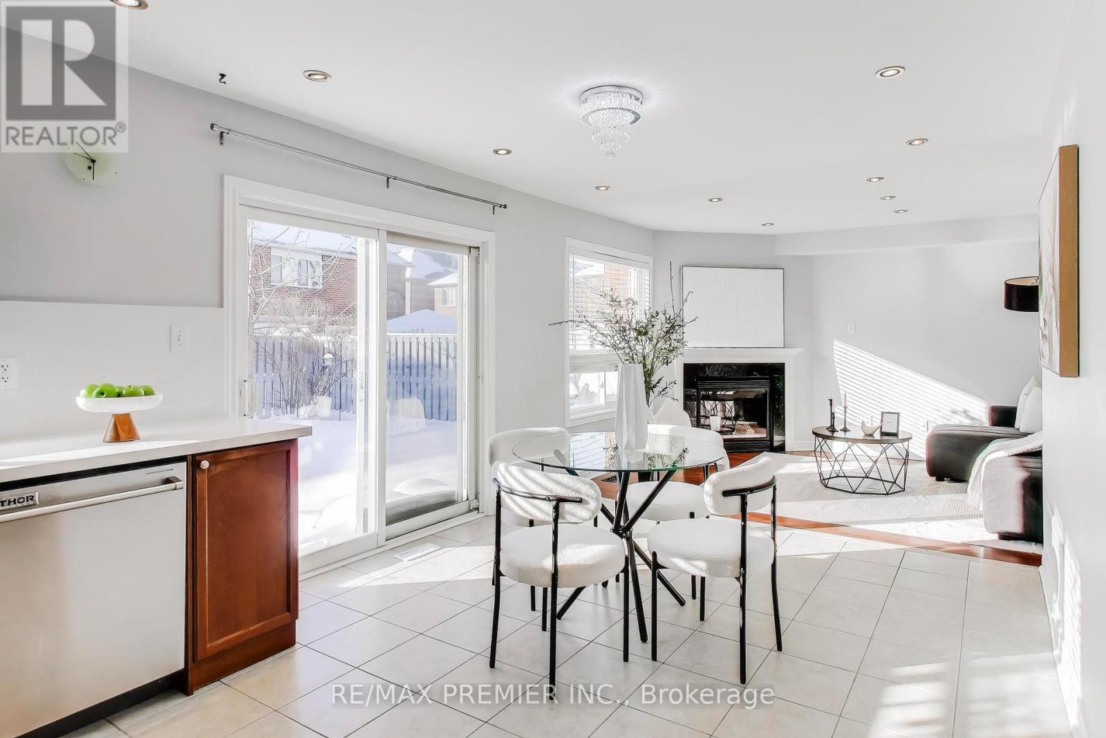 135 Richard Coulson Crescent, Whitchurch-Stouffville, Ontario  L4A 0H9 - Photo 5 - N13001600