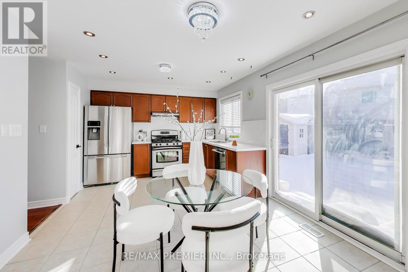 135 Richard Coulson Crescent, Whitchurch-Stouffville, Ontario  L4A 0H9 - Photo 6 - N13001600