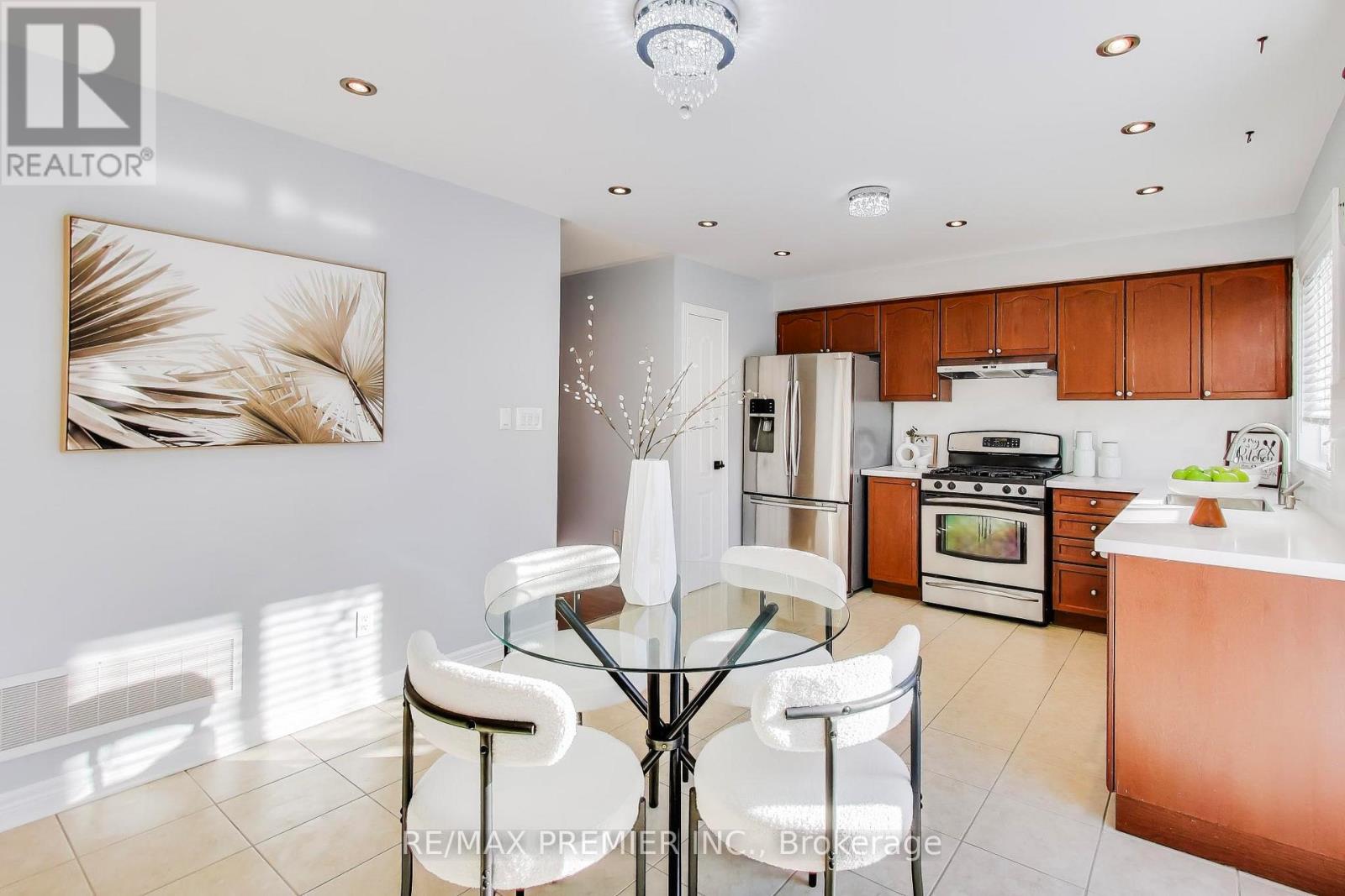 135 Richard Coulson Crescent, Whitchurch-Stouffville, Ontario  L4A 0H9 - Photo 7 - N13001600