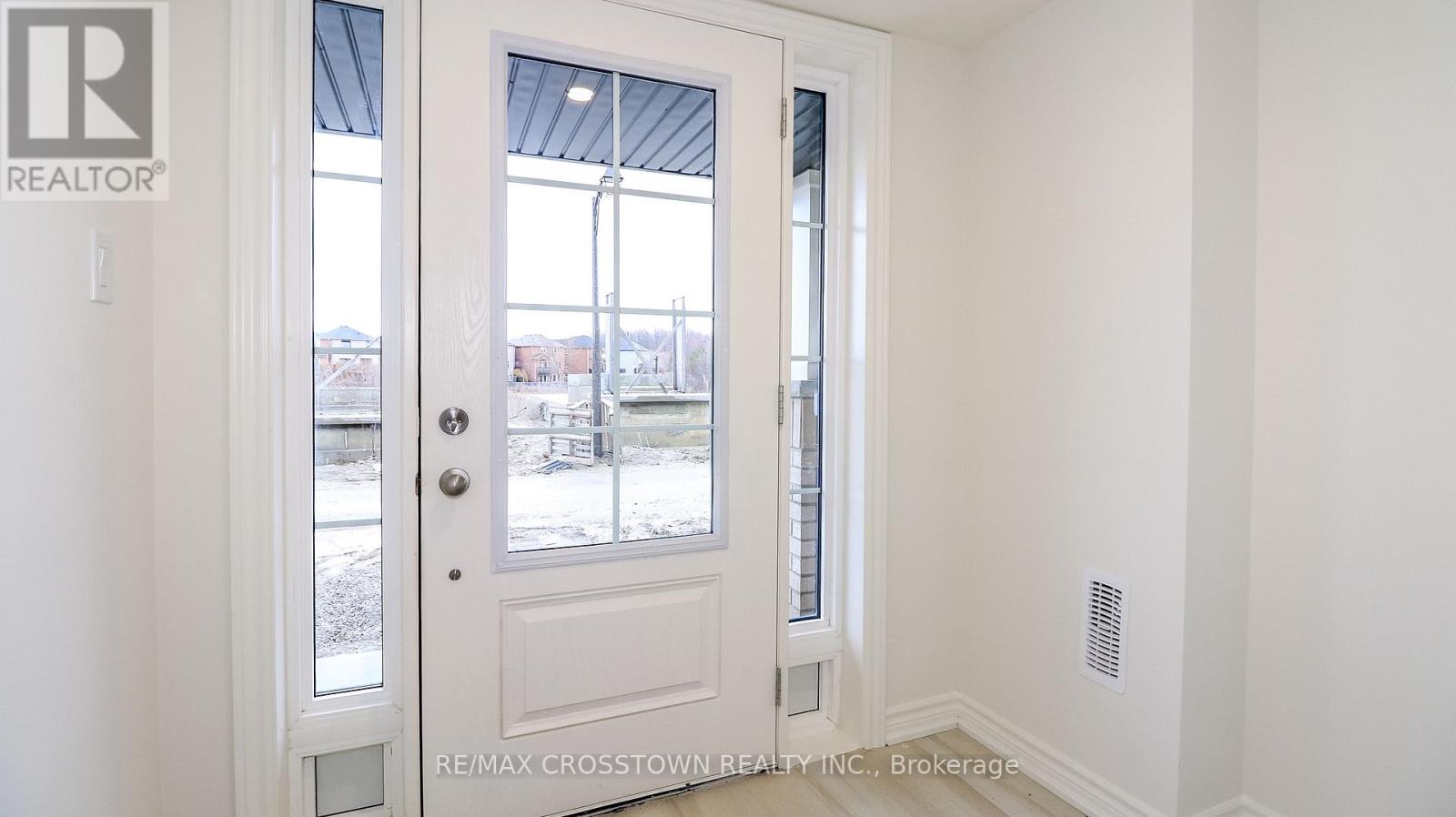 #29 - 1991 Matteer Court, Innisfil, Ontario  L9S 4T9 - Photo 3 - N13001708