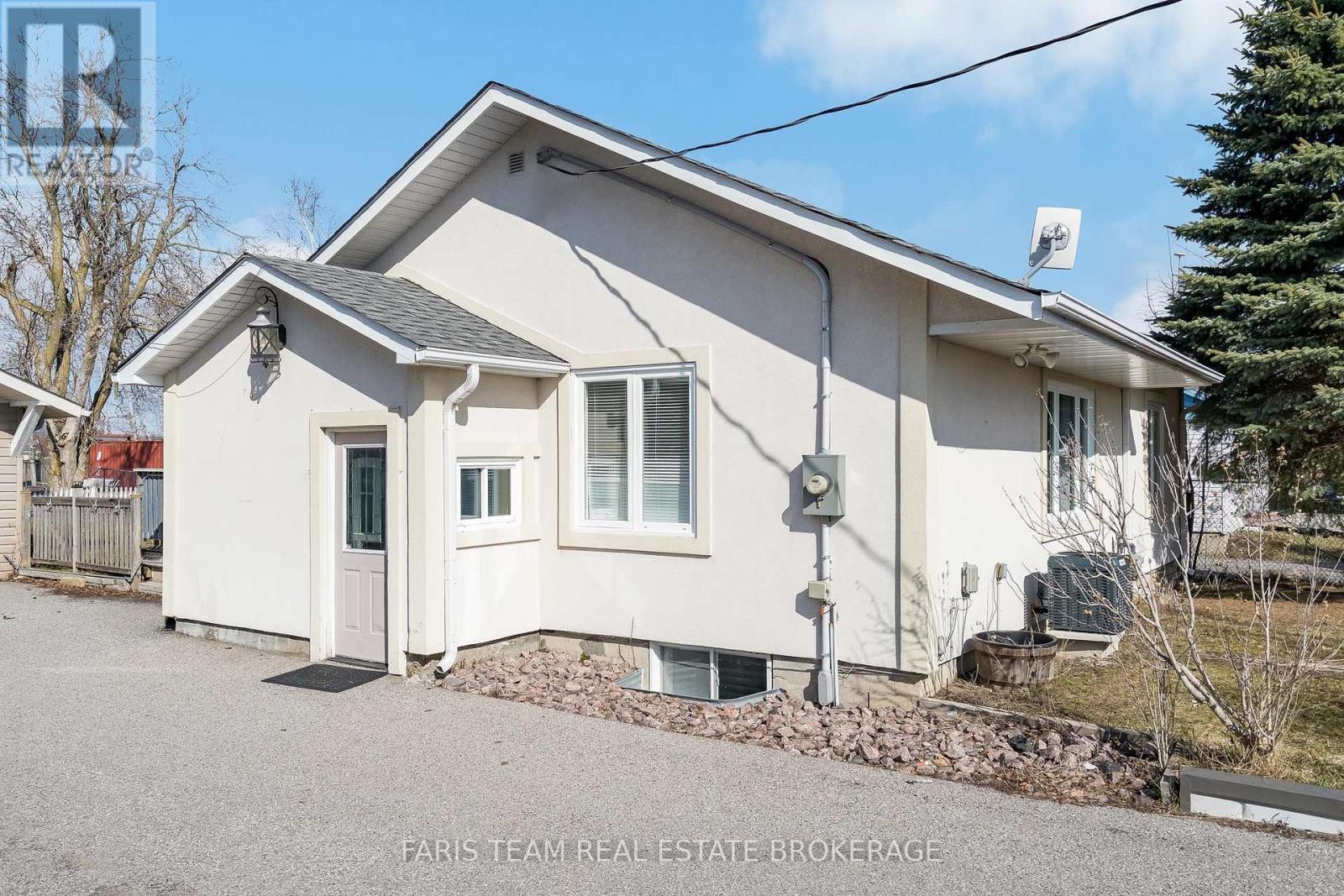 6950 Yonge Street, Innisfil, Ontario  L9S 4P2 - Photo 3 - N13001842