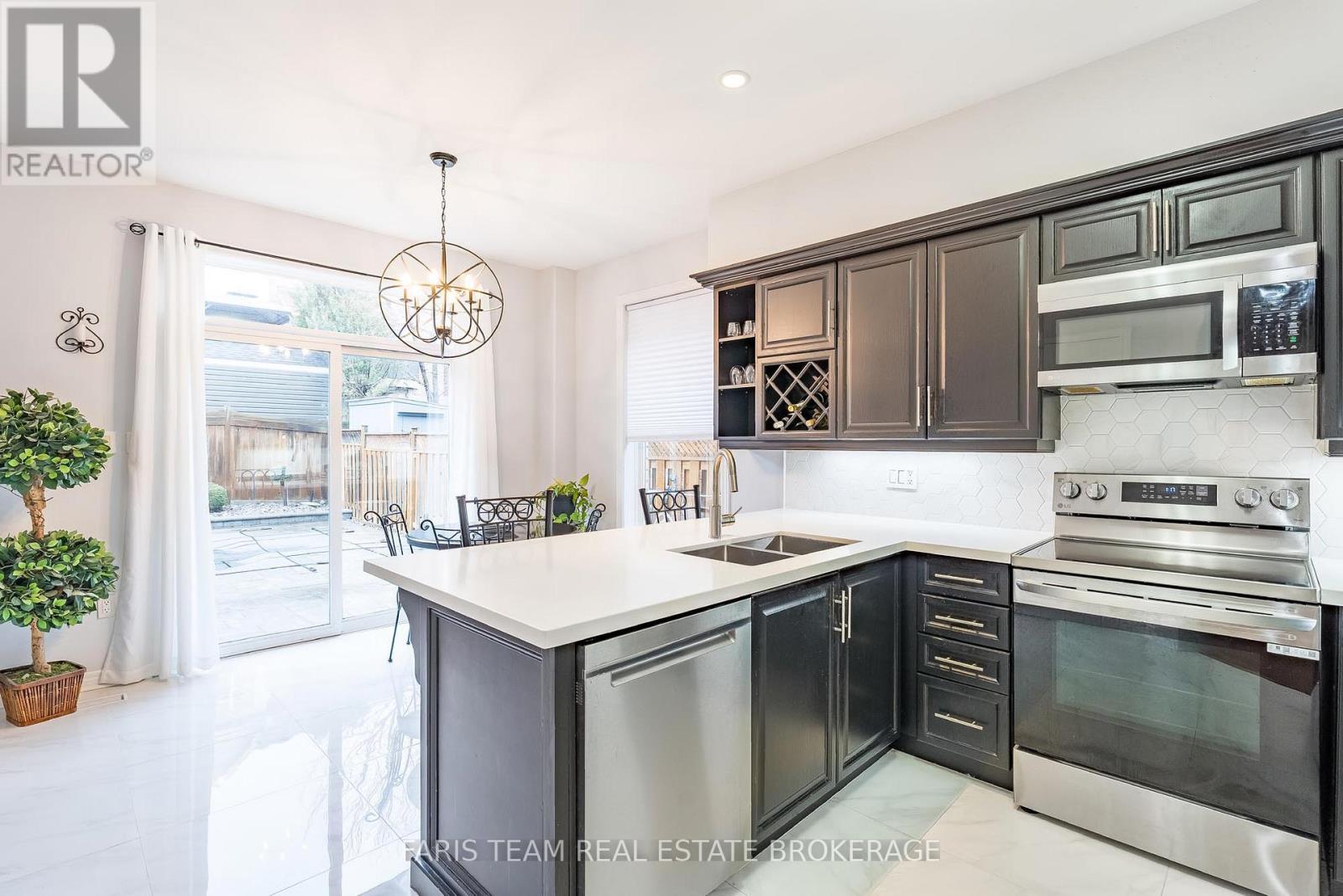 12 Kensington Trail, Barrie, Ontario  L4N 0K5 - Photo 8 - S13001670