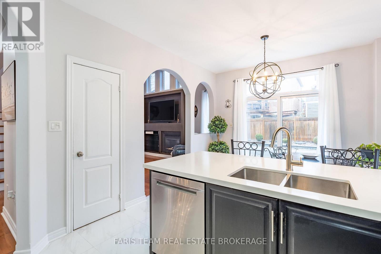 12 Kensington Trail, Barrie, Ontario  L4N 0K5 - Photo 9 - S13001670