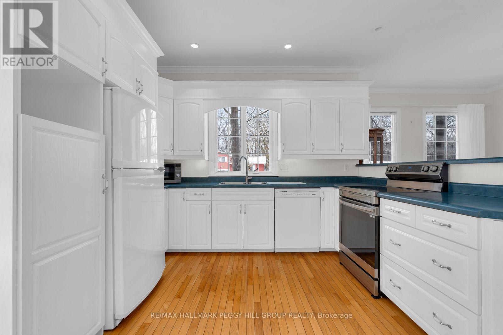 45 Brule Street, Penetanguishene, Ontario  L9M 1H2 - Photo 4 - S13001864