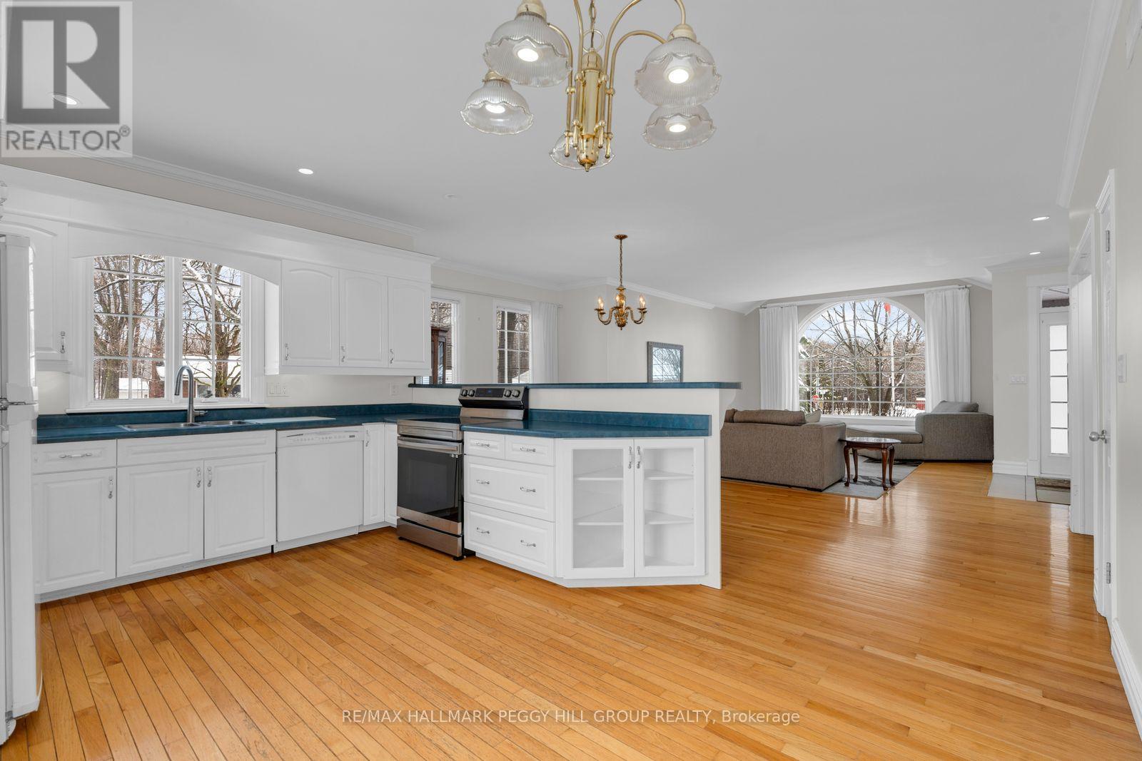 45 Brule Street, Penetanguishene, Ontario  L9M 1H2 - Photo 5 - S13001864