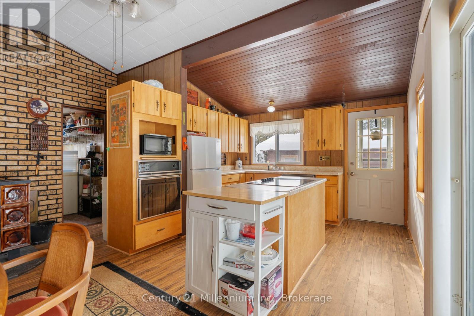 465 Shoreline Avenue, South Bruce Peninsula, Ontario  N0H 2T0 - Photo 15 - X12816496